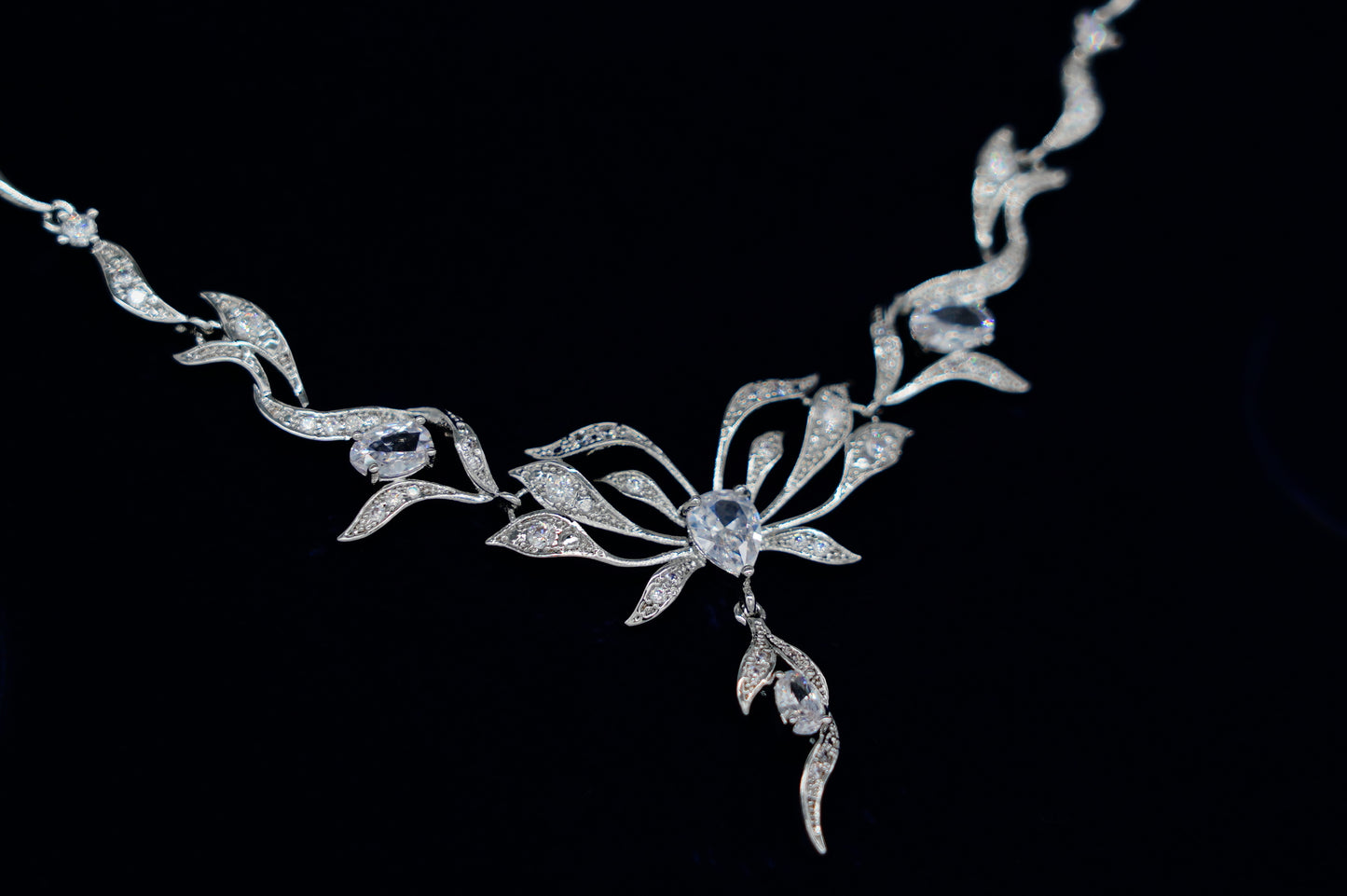 Crystal Floral Statement Necklace & Earrings Set – Silver Tone