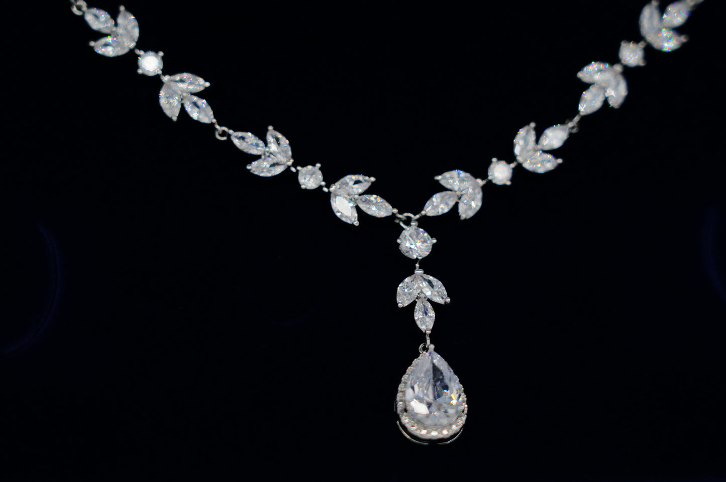 Crystal Floral Statement Necklace & Earrings Set – Silver Tone