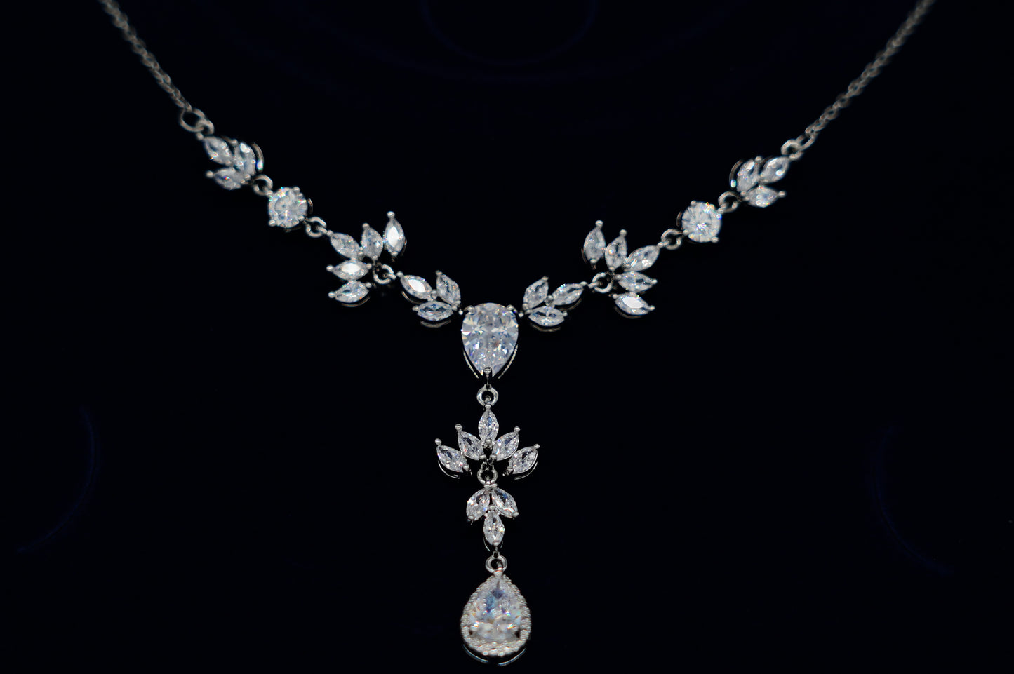 Crystal Floral Necklace & Earrings Set – Elegant Statement Jewelry