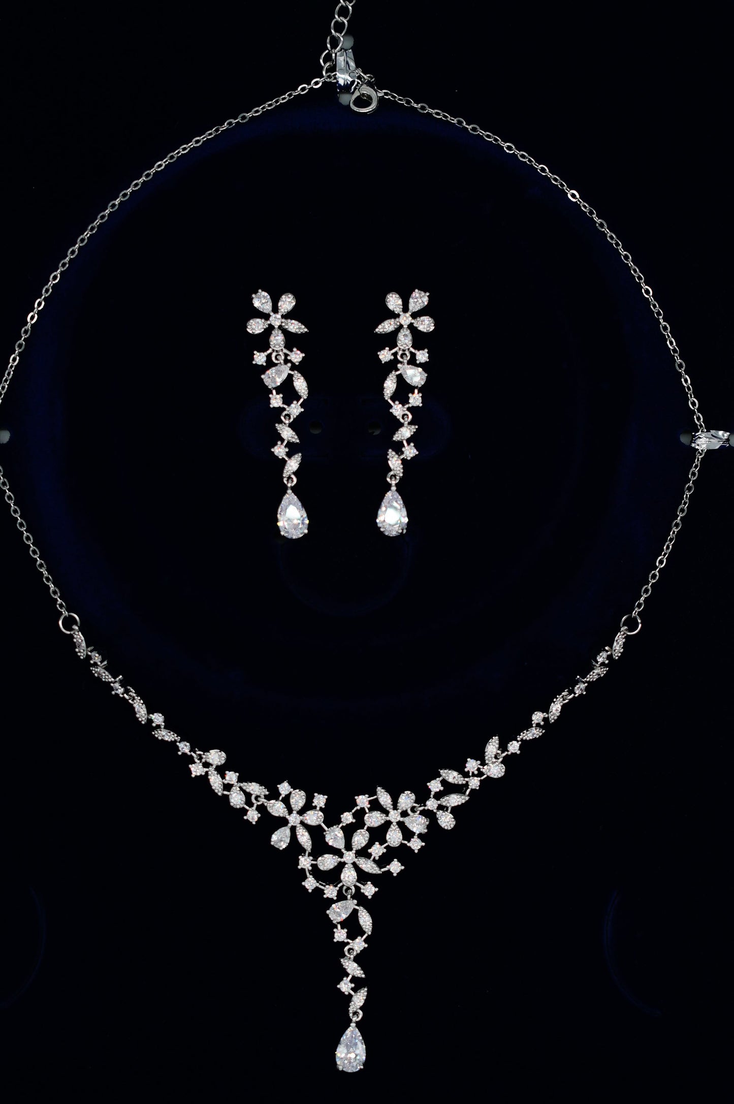 Crystal Floral Necklace & Earrings Set – Elegant Statement Jewelry