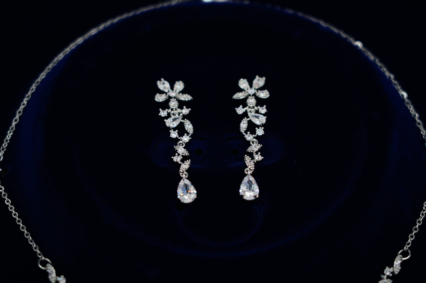 Crystal Floral Necklace & Earrings Set – Elegant Statement Jewelry