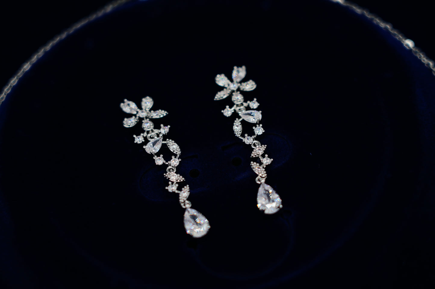 Crystal Floral Necklace & Earrings Set – Elegant Statement Jewelry