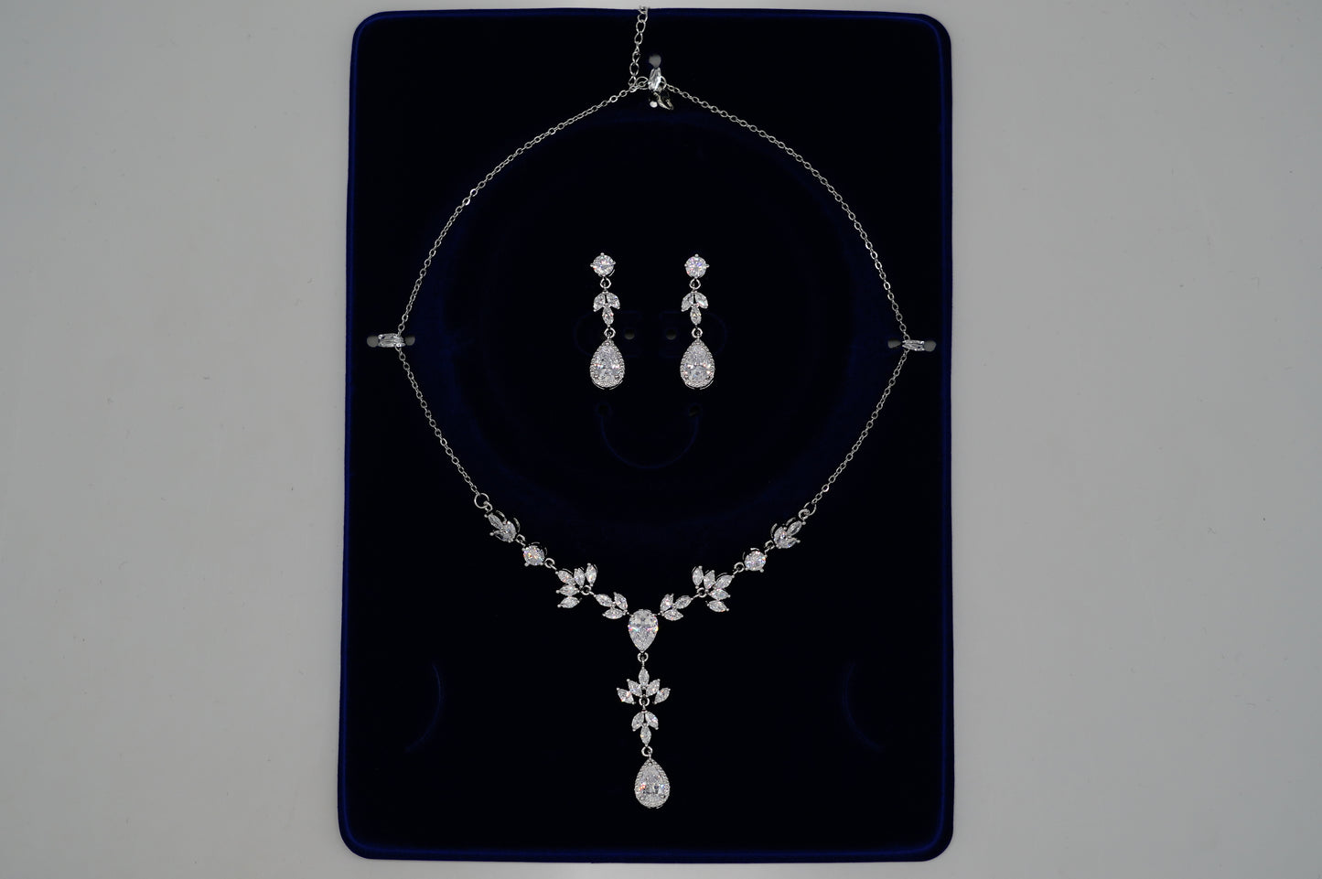 Crystal Floral Necklace & Earrings Set – Elegant Statement Jewelry