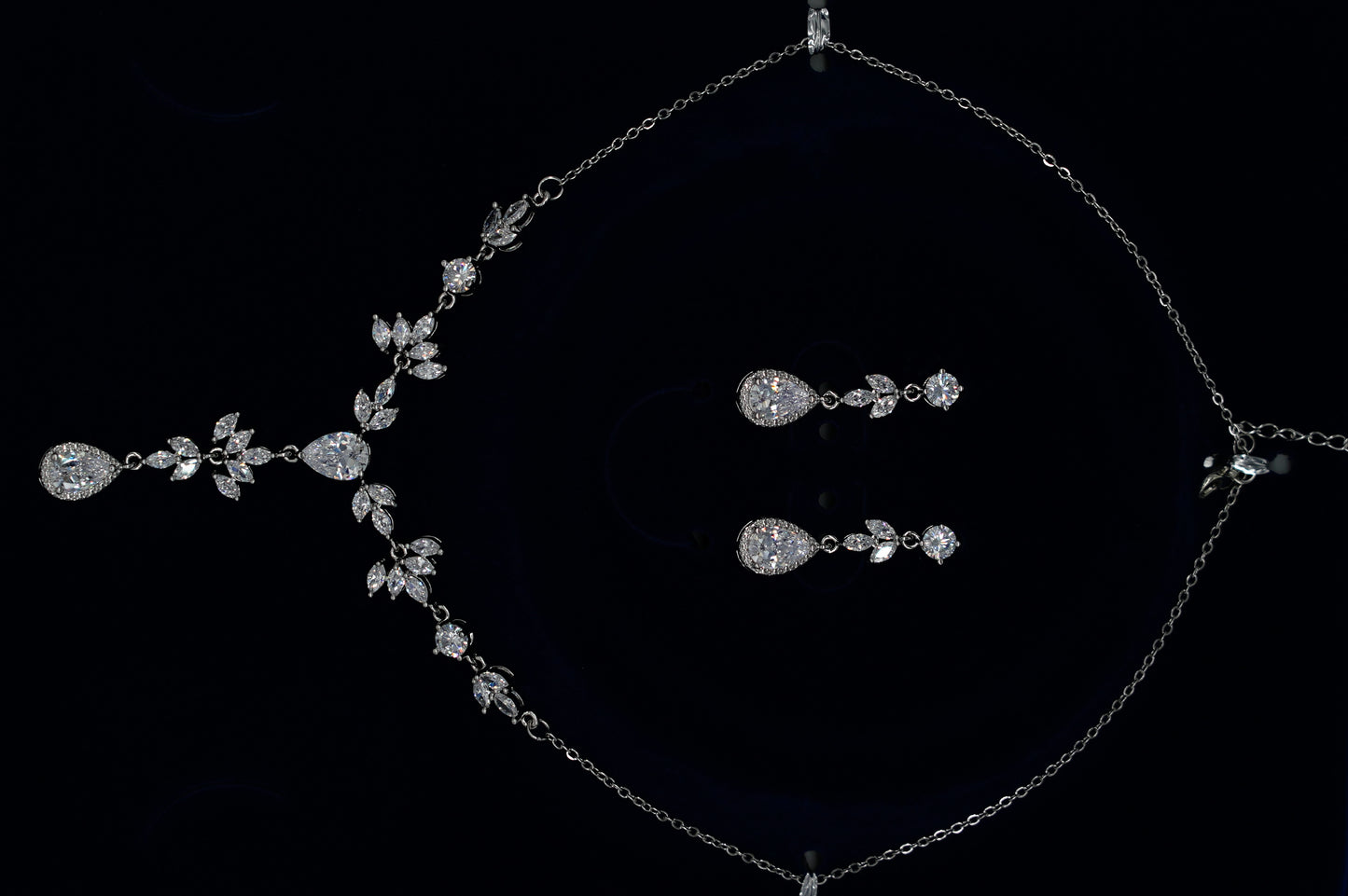 Crystal Floral Necklace & Earrings Set – Elegant Statement Jewelry