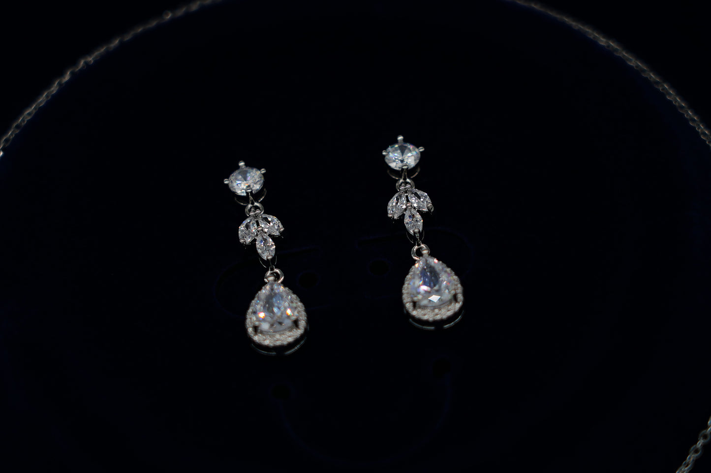 Crystal Floral Necklace & Earrings Set – Elegant Statement Jewelry