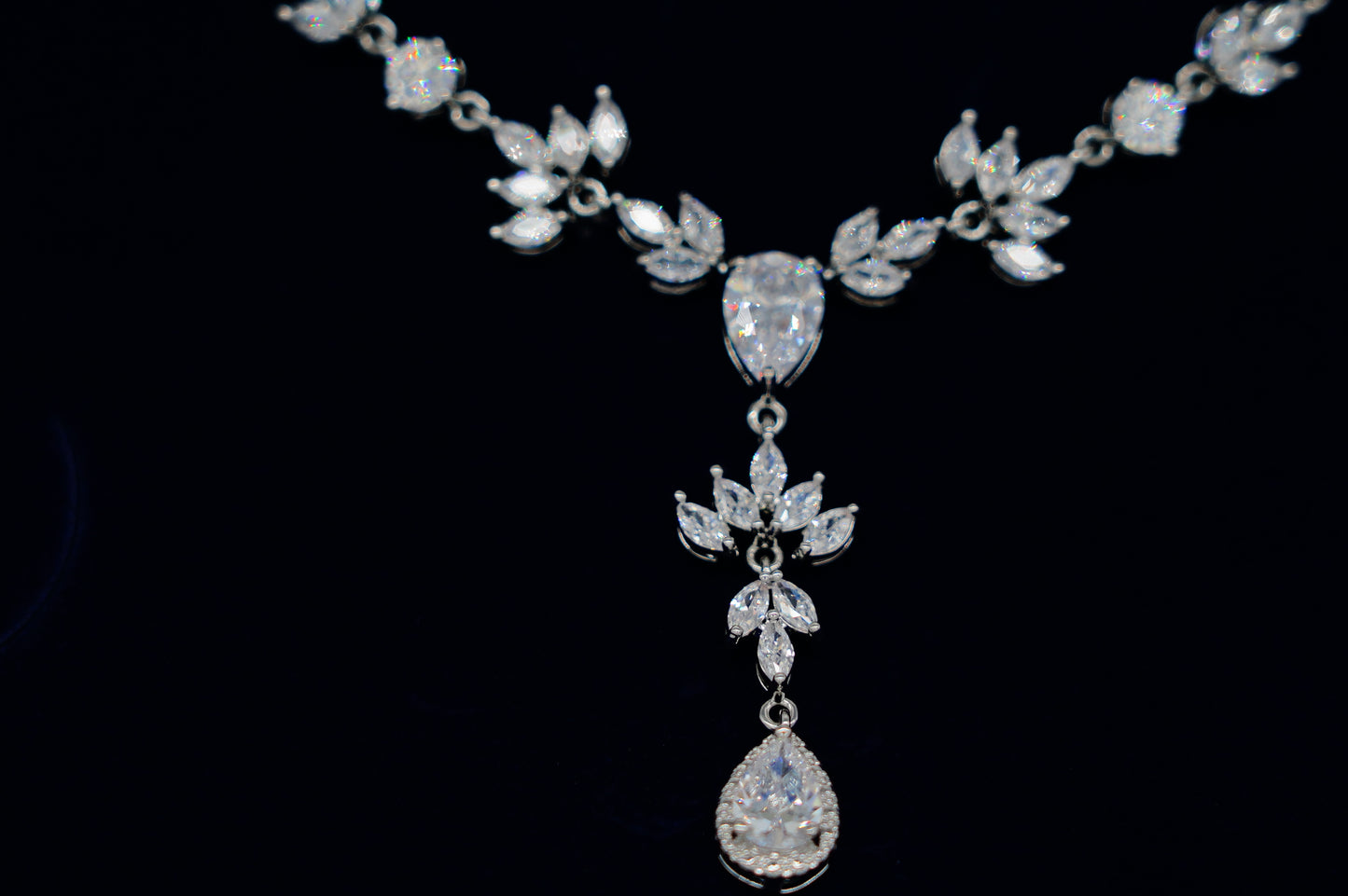 Crystal Floral Necklace & Earrings Set – Elegant Statement Jewelry