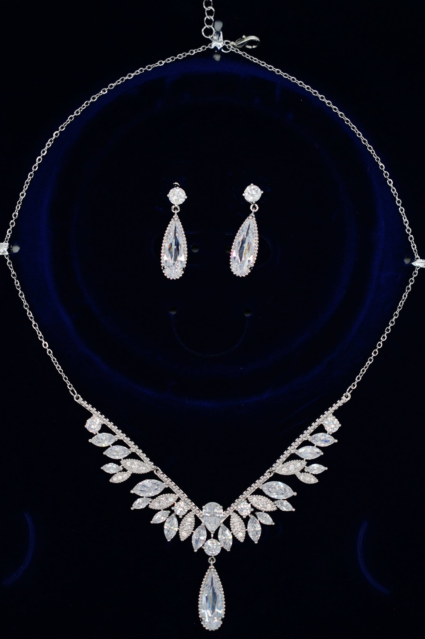 Leaf Crystal Statement Necklace & Earrings Set – Silver Tone