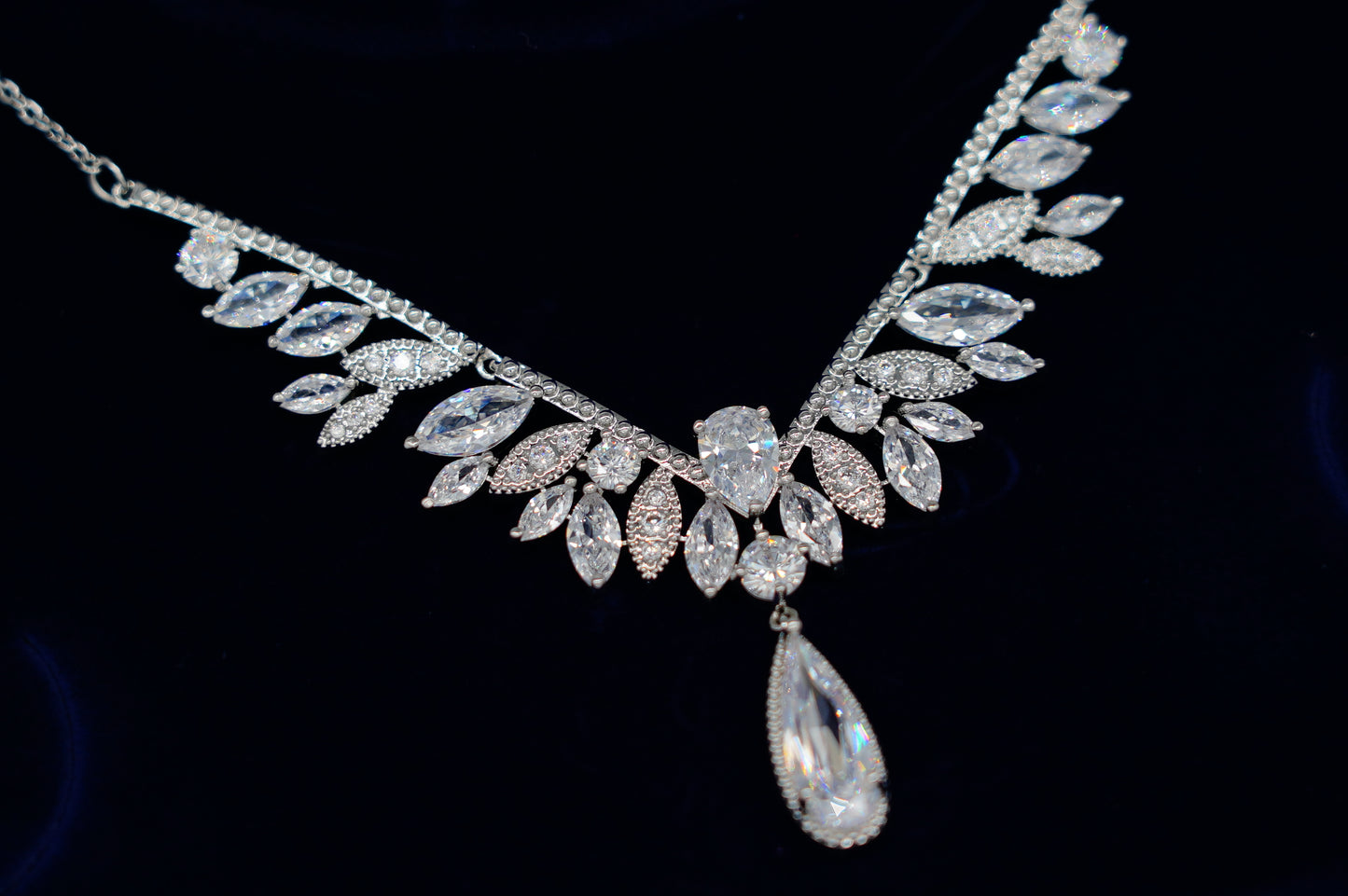 Leaf Crystal Statement Necklace & Earrings Set – Silver Tone