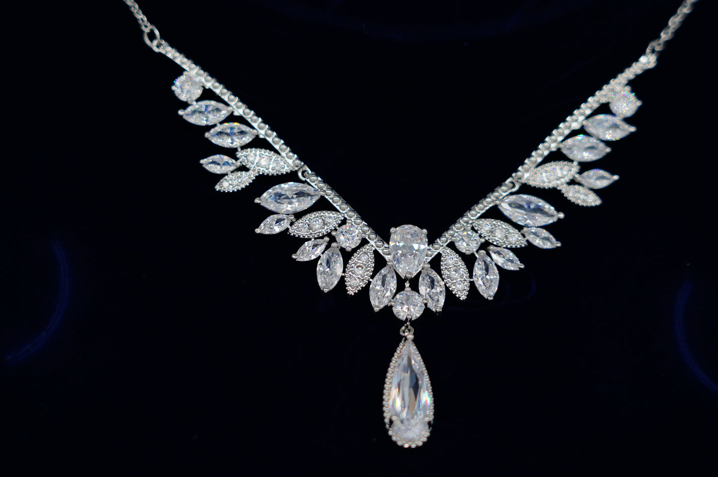 Leaf Crystal Statement Necklace & Earrings Set – Silver Tone