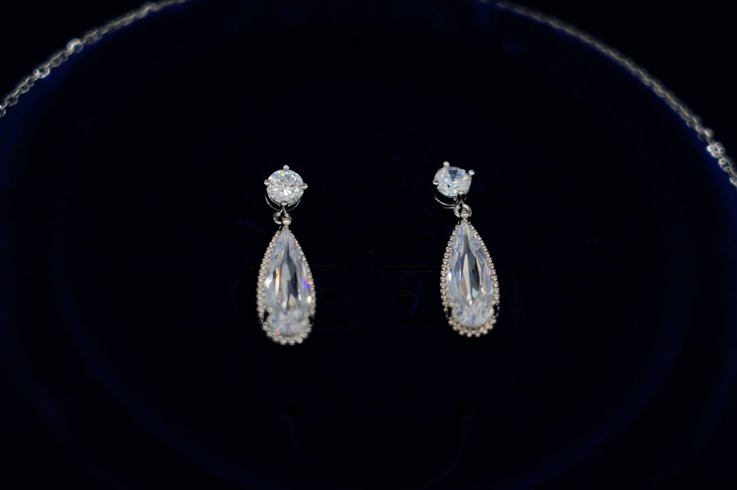 Leaf Crystal Statement Necklace & Earrings Set – Silver Tone