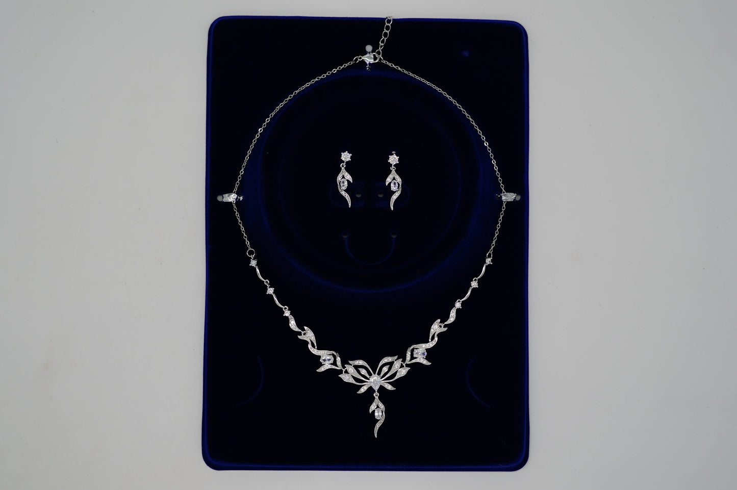 Crystal Floral Statement Necklace & Earrings Set – Silver Tone