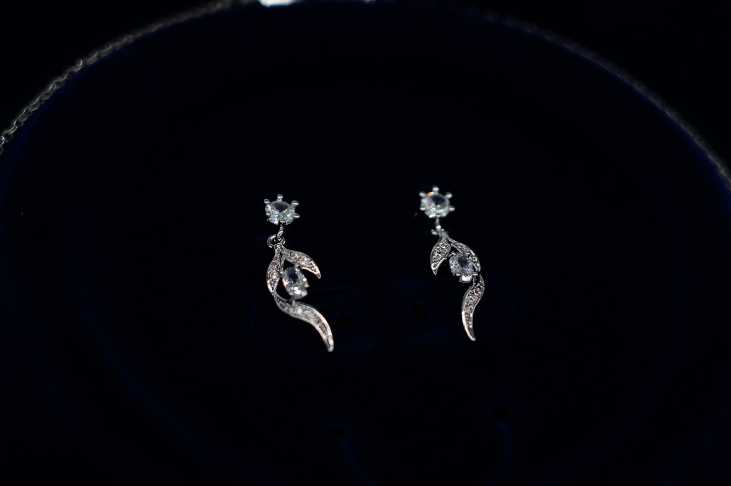 Crystal Floral Statement Necklace & Earrings Set – Silver Tone