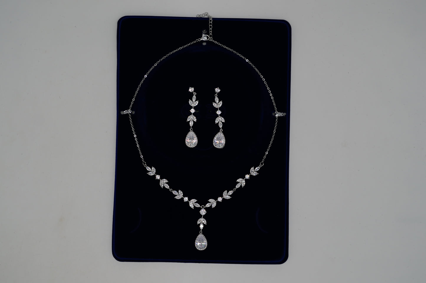 Crystal Floral Statement Necklace & Earrings Set – Silver Tone