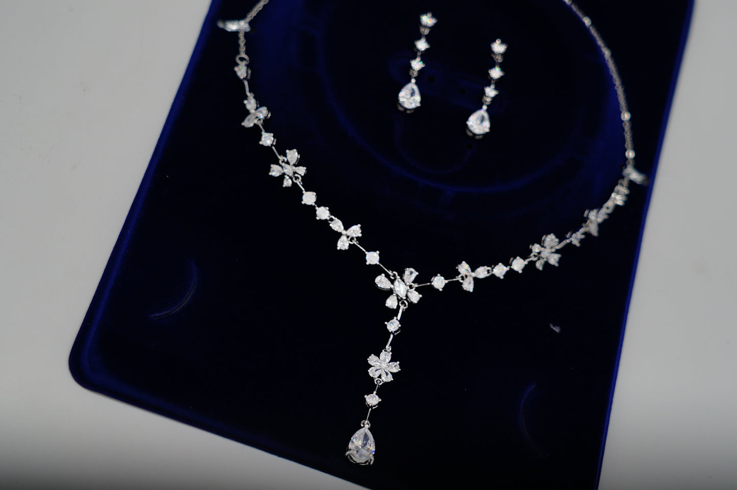 Crystal Floral Statement Necklace & Earrings Set – Silver Tone